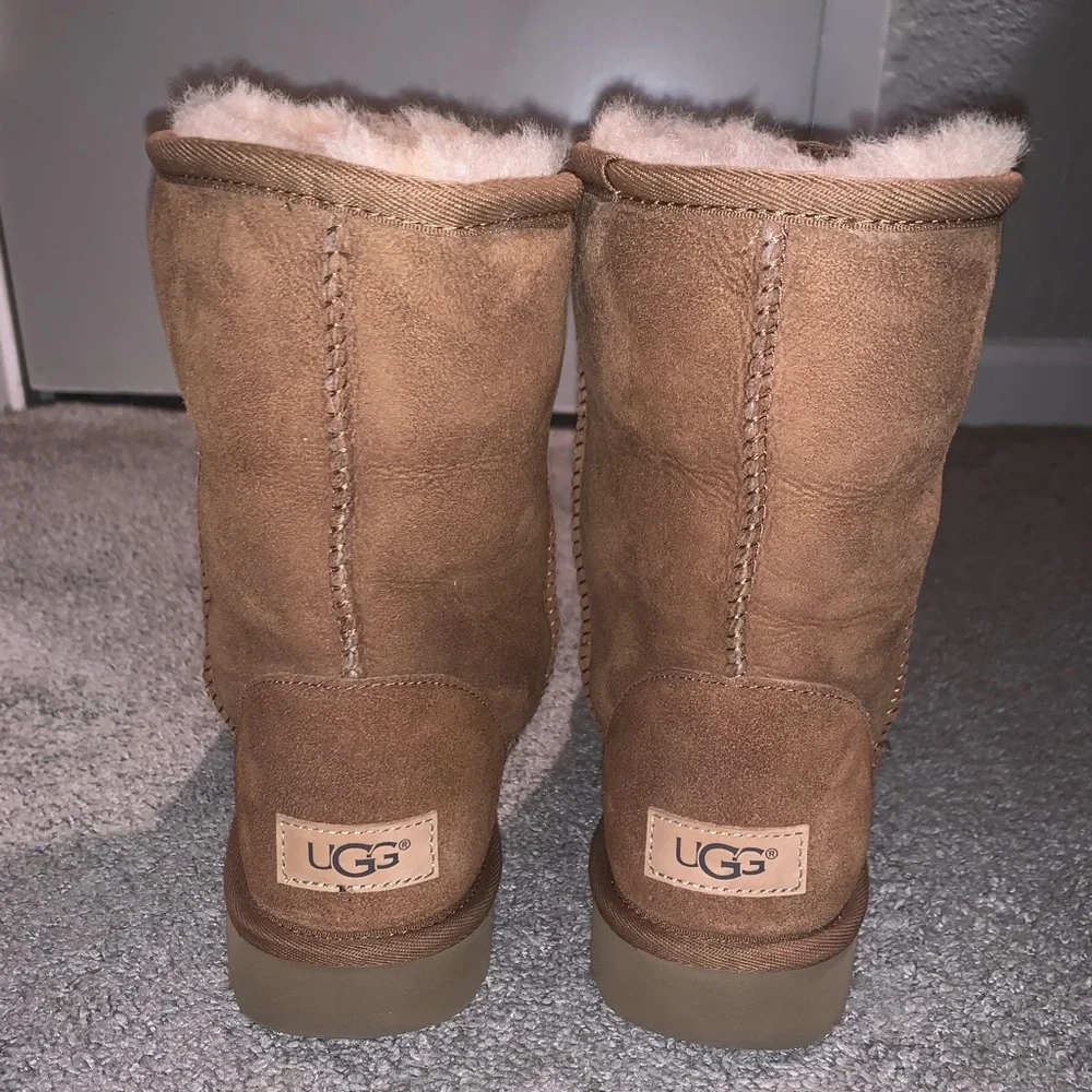 UGG Genuine Classic Short - Sz US 6 Women - Chestnut - Picture 2 of 4